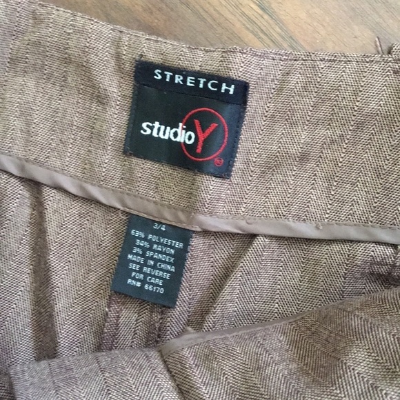 Studio Y Dressy Capri Pants Size 3/4 - Picture 2 of 3